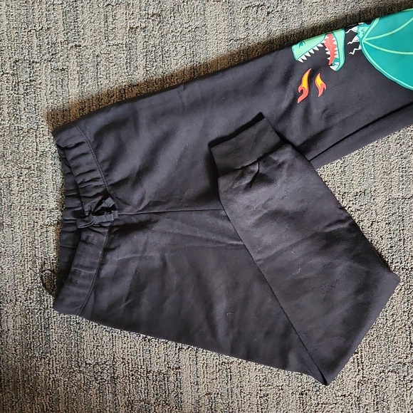 NEW H&M 2-piece dragon printed set - Picture 8 of 11